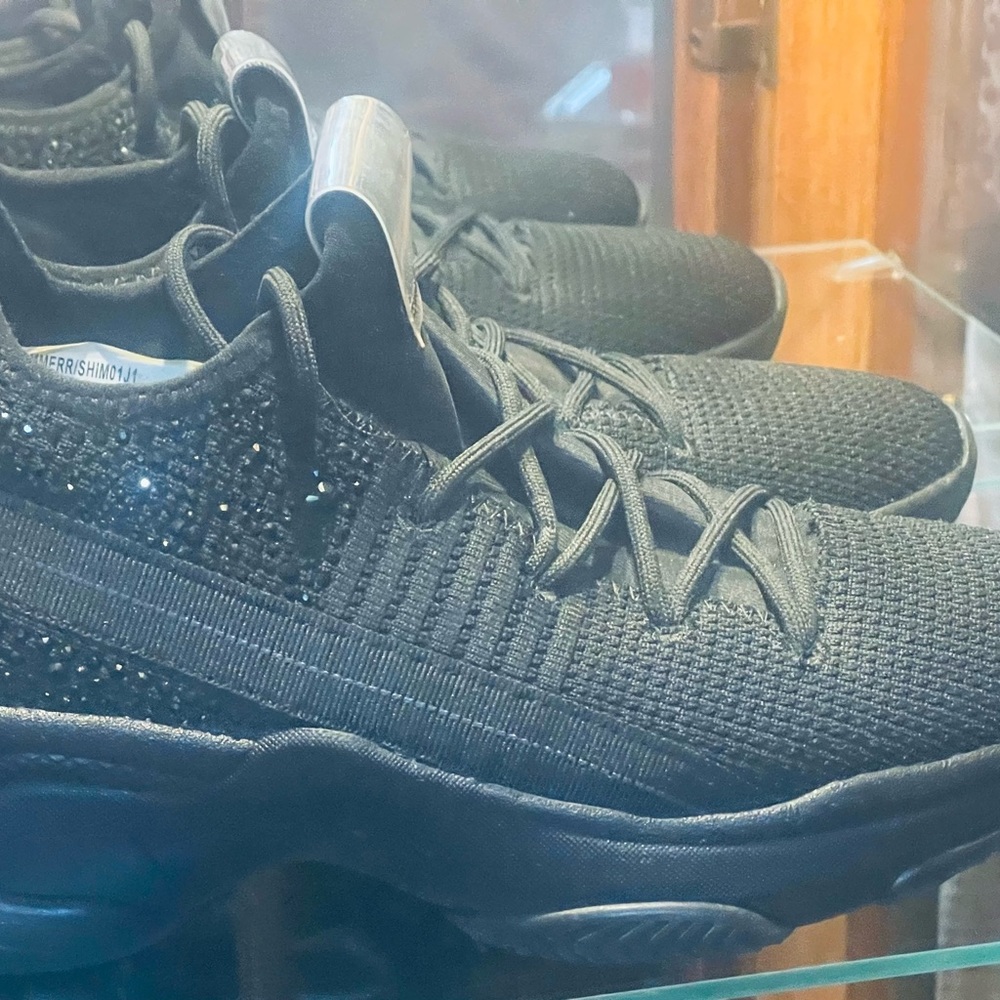 Women’s shoes